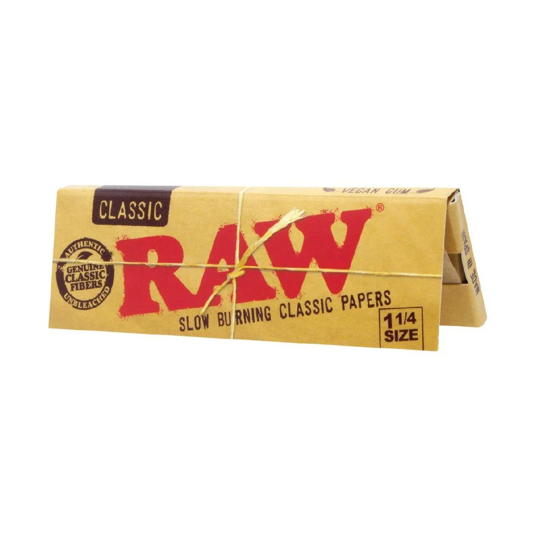 RAW Classic Rolling Papers - 1¼ Size - Image 2